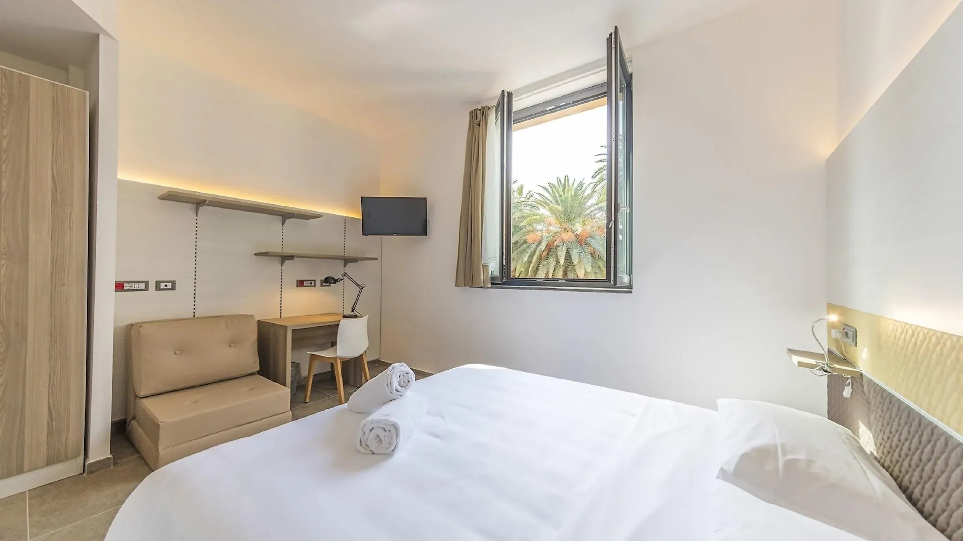 Camplus Palermo Normanni - Casa Per Ferie Italia