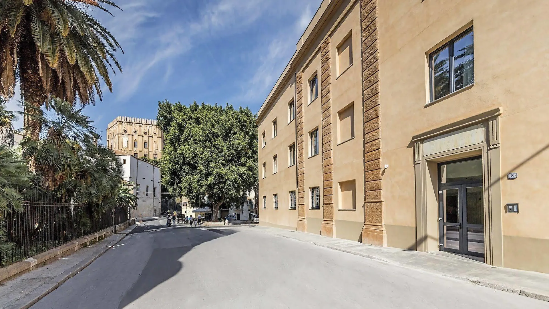 Camplus Palermo Normanni - Casa Per Ferie Italia
